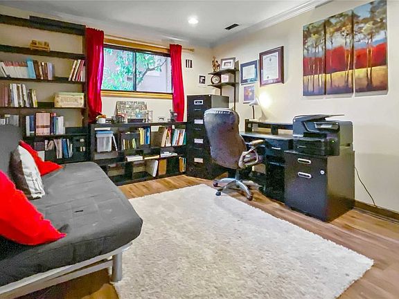 5th image of 32 Westdale Ave