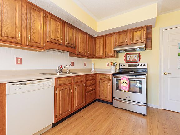 3rd image of 4705 E Heritage Cir