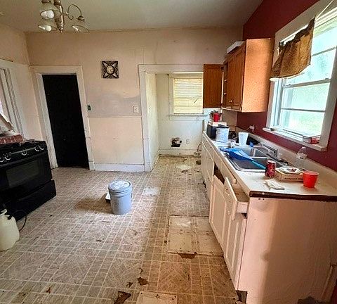 3rd image of 2203 Pearl Ave