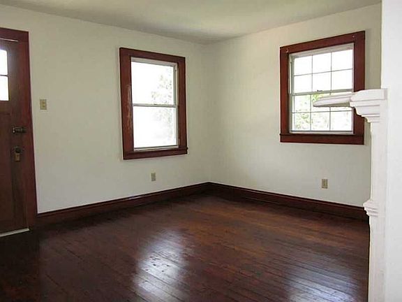 2nd image of 919 Arabella St