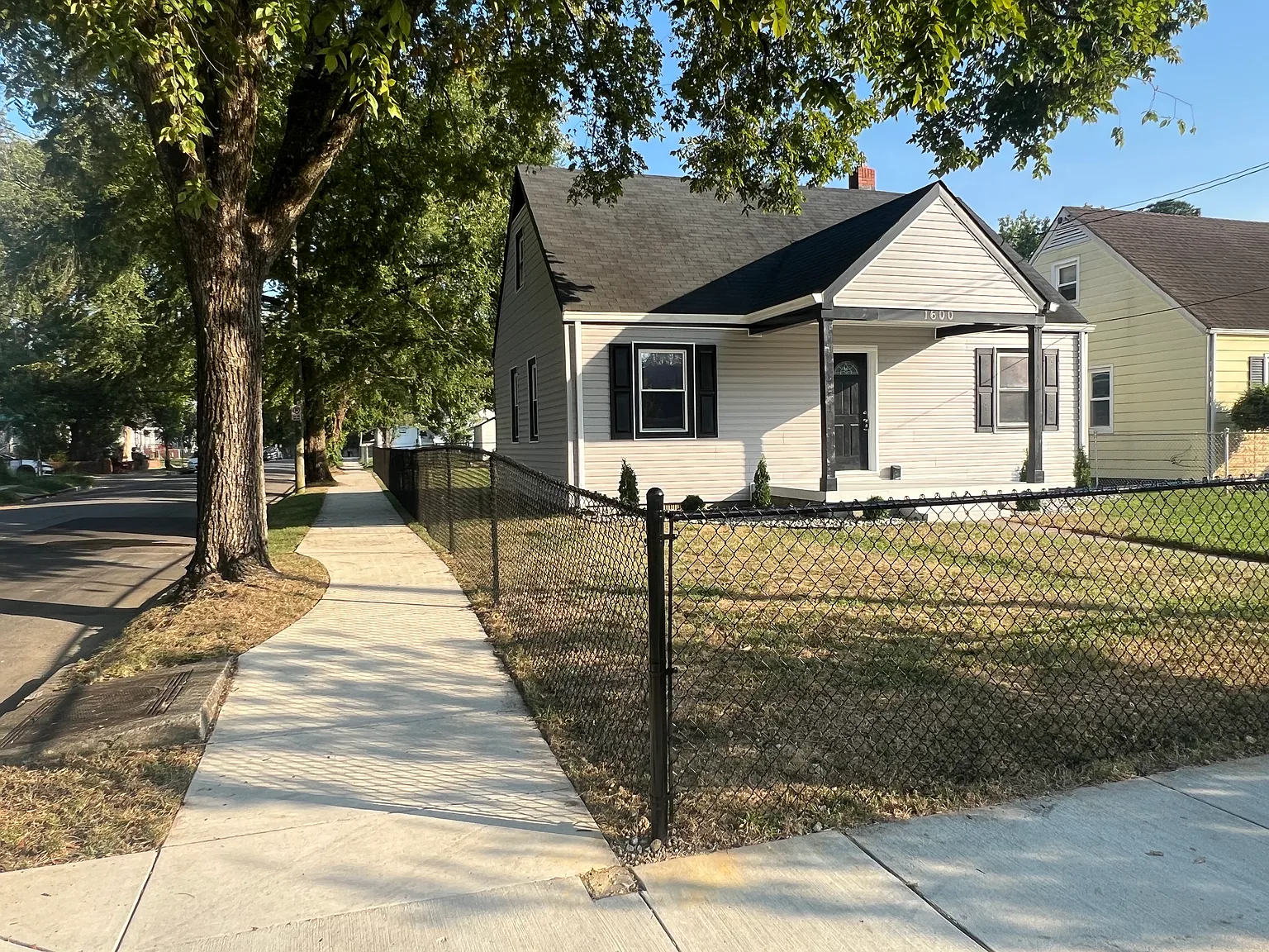 4 bed, 1021 sqft, $2,400 — Photo 2