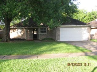 15738 Castorglen Dr, Webster, TX 77598