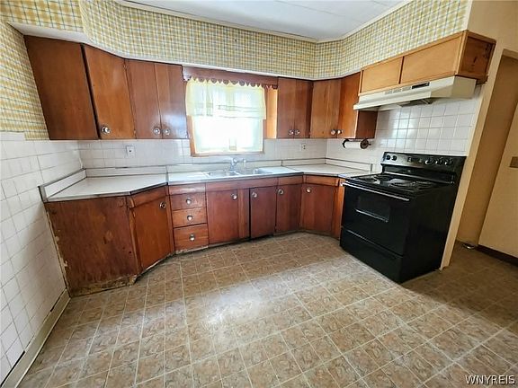 3rd image of 176 Highland Ave