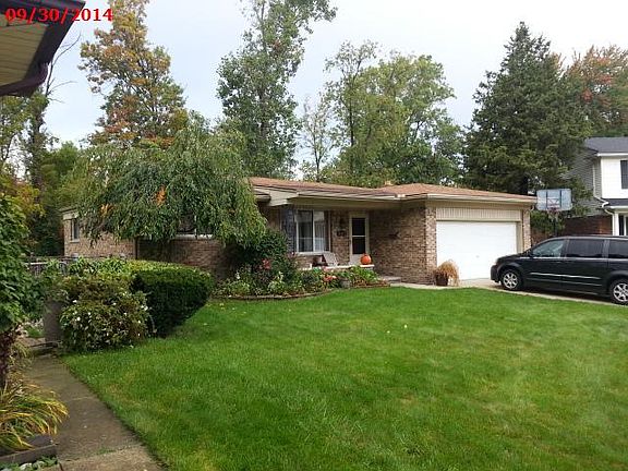 3rd image of 30635 Westwood Dr