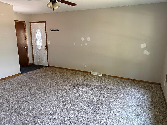 4th image of 860 Harding Ave