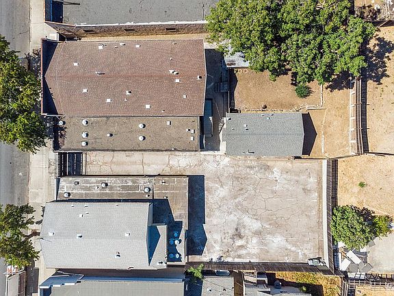 2nd image of 830 Sonoma Blvd