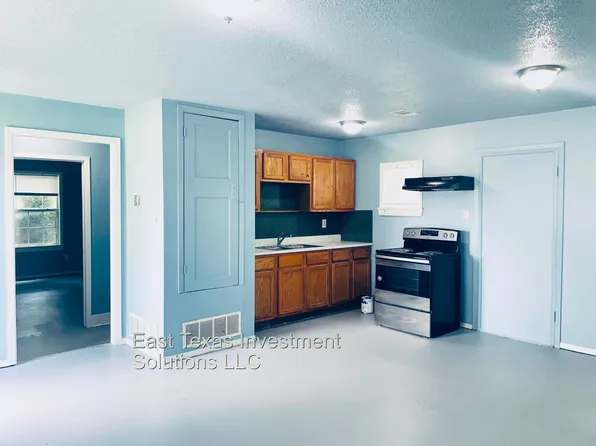 215 E Lake St #L, Tyler, TX 75701