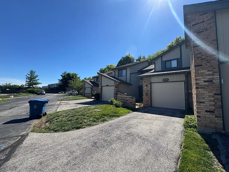 2039 Silent Spring Dr — Photo 21