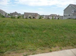 6070 S Conservancy Dr, New Berlin, WI 53151
