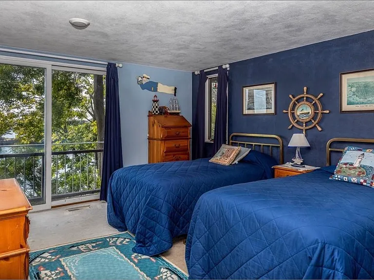 6 Crowninshield Rd — Photo 16