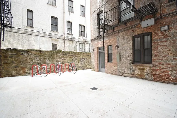 Rented by Monarch Realty Holdings | media 16