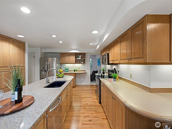 4th image of 15018 NE 10th Place