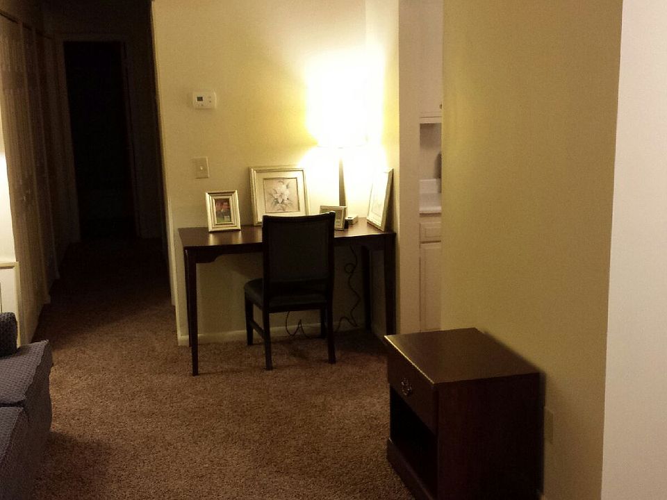 2nd image of 120 Riverside Ct APT 7