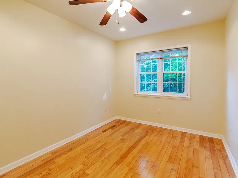 2134 Sears St — Photo 9