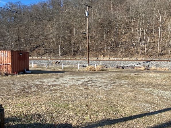 2092 John St, Monongahela, PA 15063