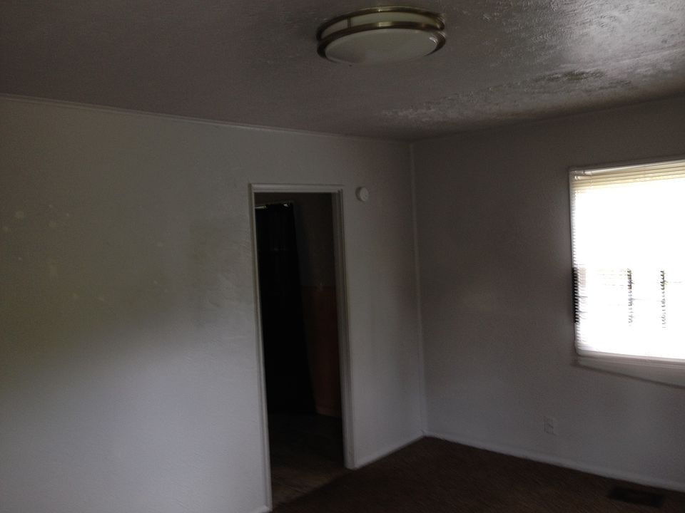 2nd image of 4400 E 142nd St