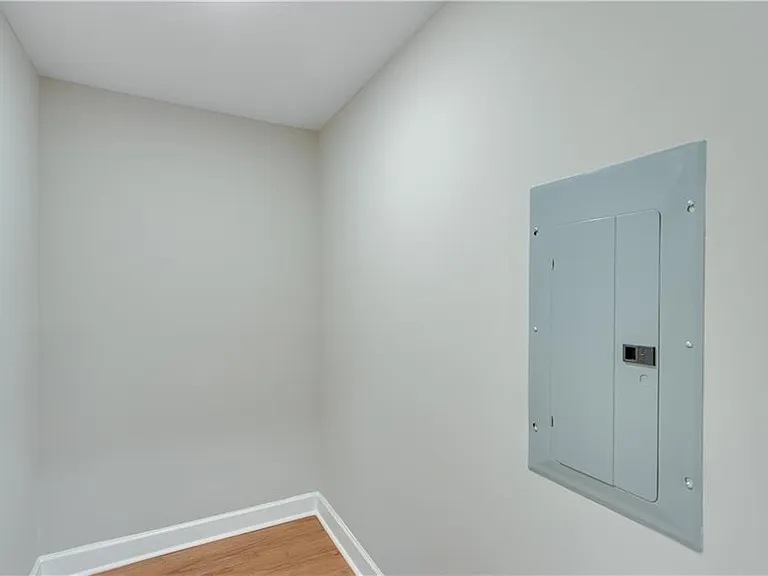 710 Jesse Jewell Parkways Se Corner Level 2 #200 — Photo 12