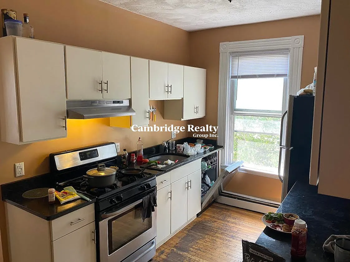 4 bed, 1.0 bath, $4,750 — Photo 4
