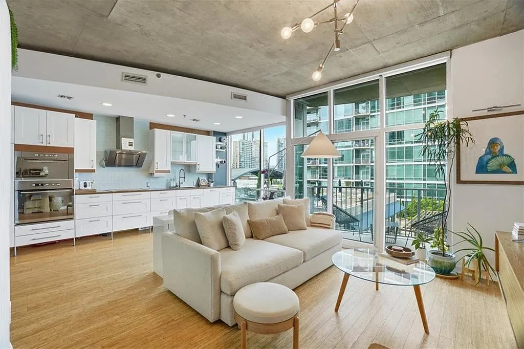 1 bed, 768 sqft, $2,200 — Photo 1