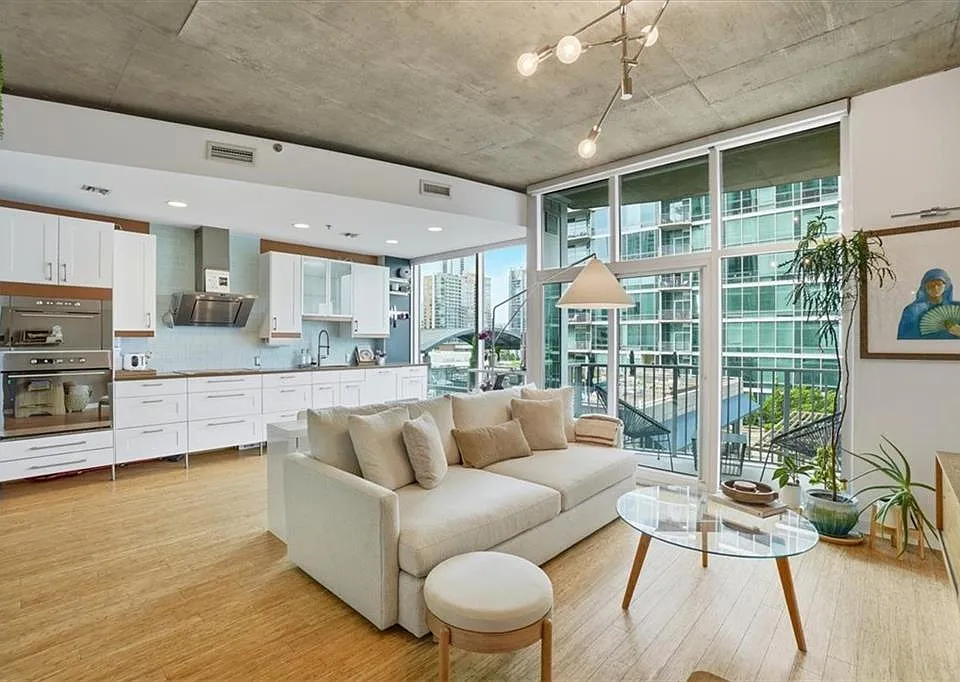 923 Peachtree St NE #924