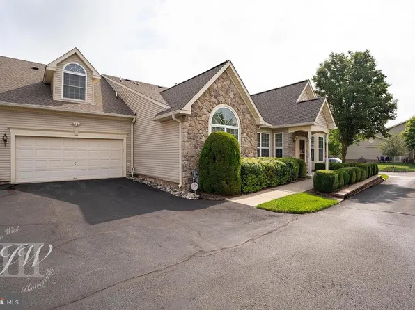 126 Fairway Dr #141, Warminster, PA 18974