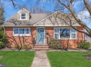 9 Mercer Dr, Barrington, NJ 08033