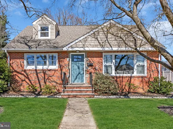 9 Mercer Dr, Barrington, NJ 08033
