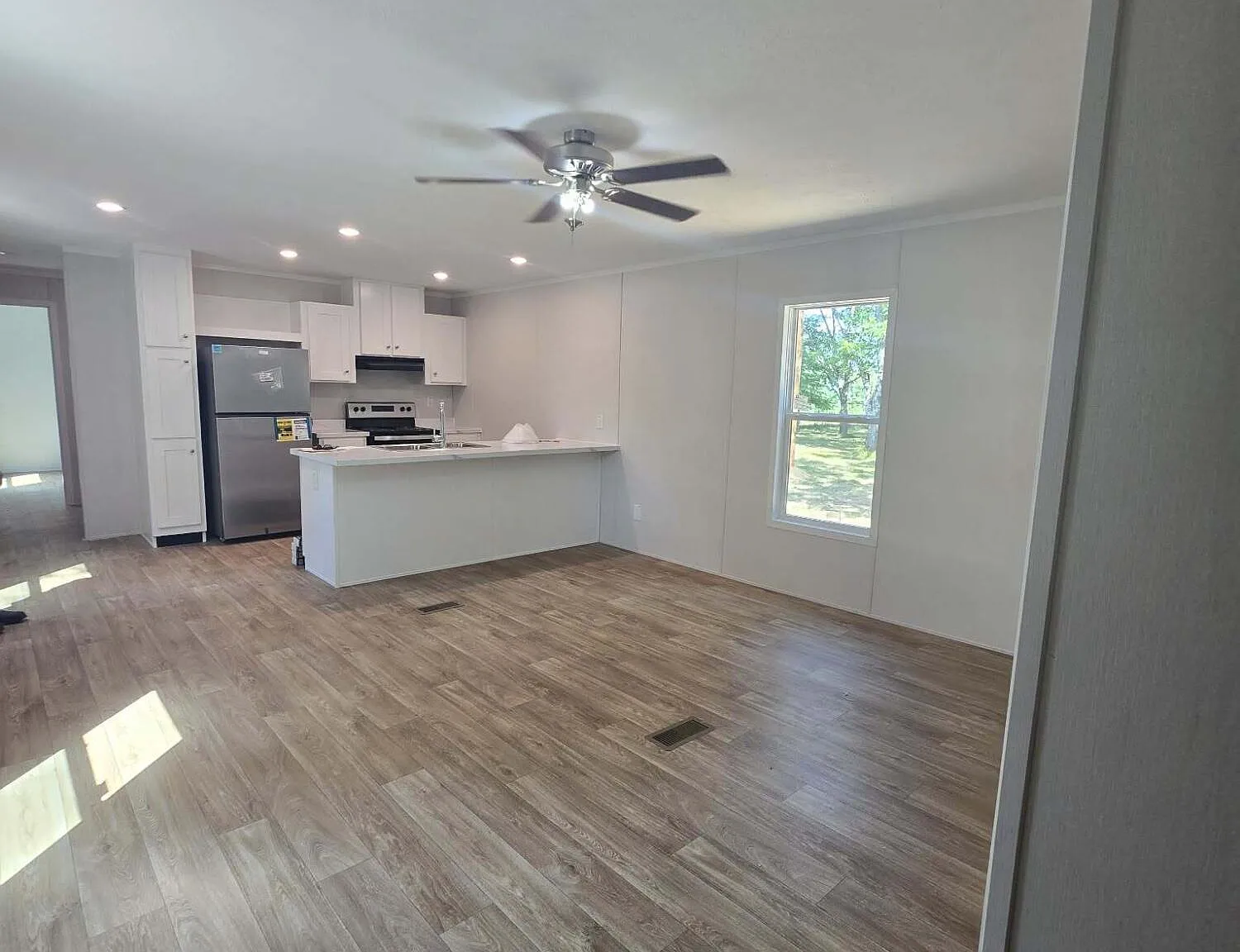 3 bed, 2.0 bath, 1152 sqft, $1,650 — Photo 2