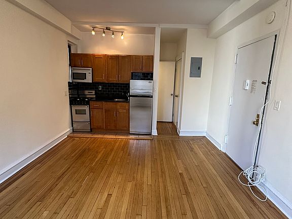 2nd image of 350 W 55th St APT 4M