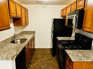 137 Lilac Ln #137, Dover, NH 03820