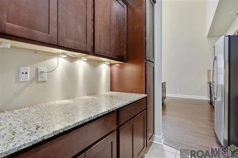 4 bed, 2370 sqft, $2,200 — Photo 4
