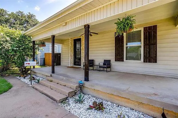 2905 S Jennings Ave — Photo 5