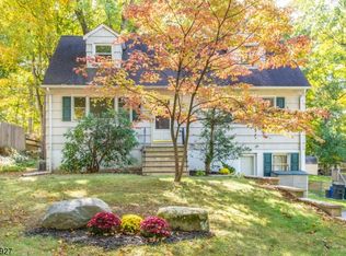 303 Skyline Dr, Ringwood, NJ 07456