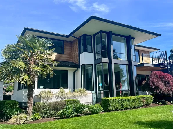 9235 NE 14th St, Clyde Hill, WA 98004