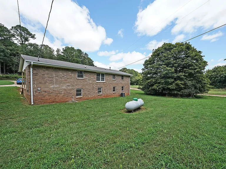 251 Hog Farm Cir — Photo 23