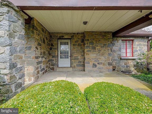 4th image of 153 W Rose Valley Rd