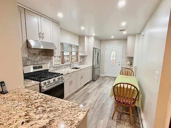 4th image of 47 Harding Ct #1