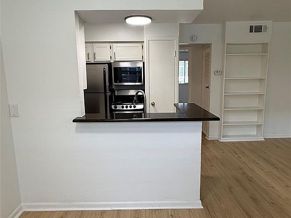 5th image of 2401 Manor Rd APT 126