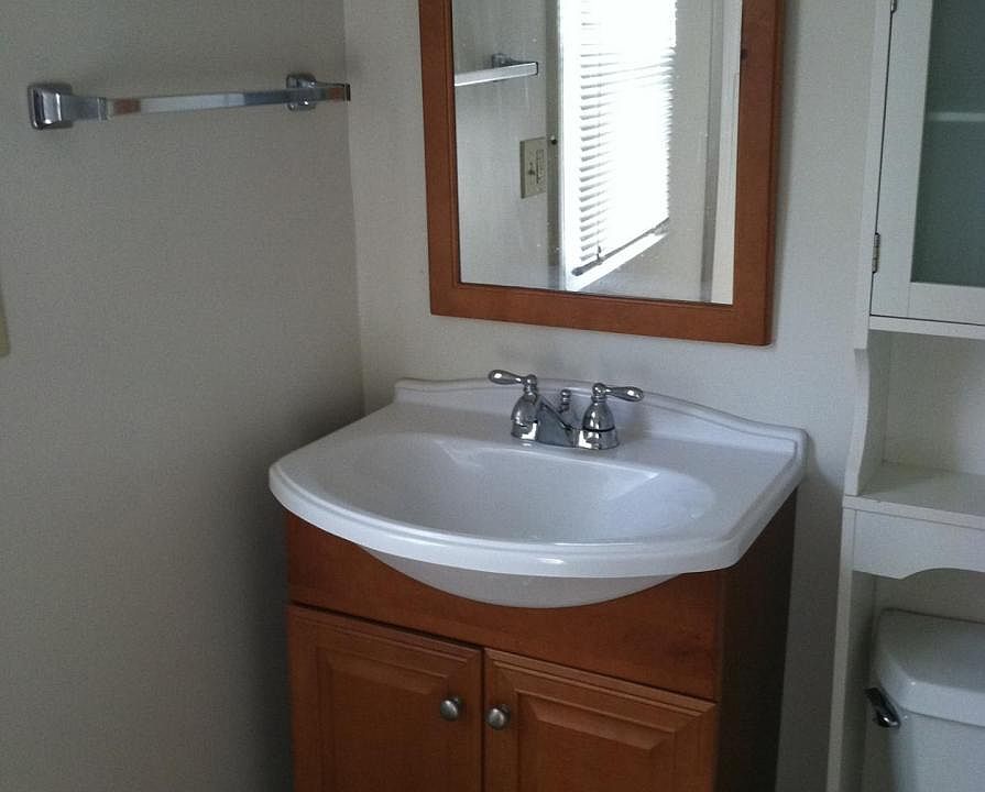 2nd image of 582 N Main St #1