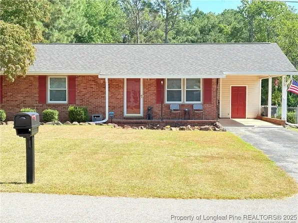 3317 Forest Lake Dr, Hope Mills, NC 28348