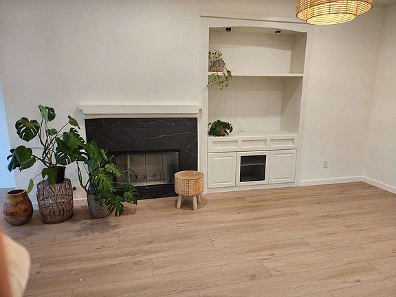 Livingroom with fire place