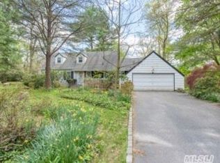 8 Pinewood Rd, Old Westbury, NY 11568