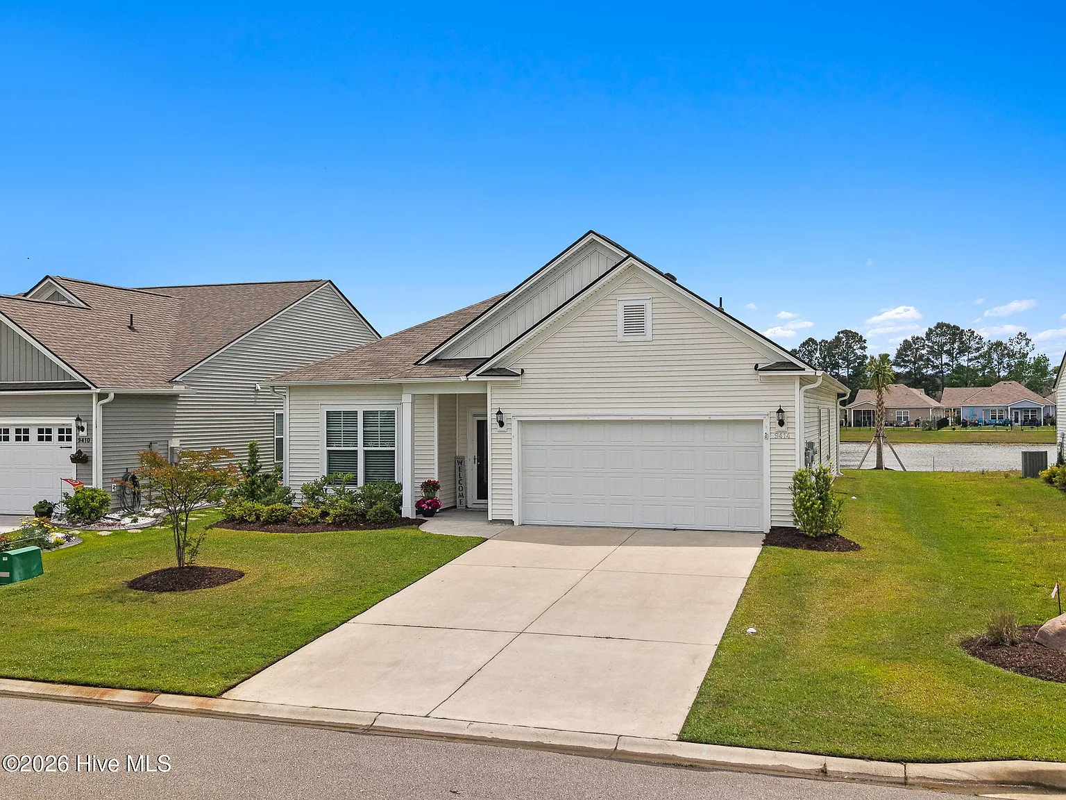 3 bed, 2.0 bath, 1838 sqft, $2,350 — Photo 1