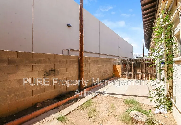 221 E 2nd Ave #9 — Photo 15