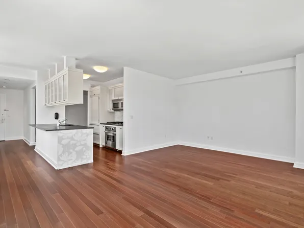 80 Riverside Boulevard image 4 of 22