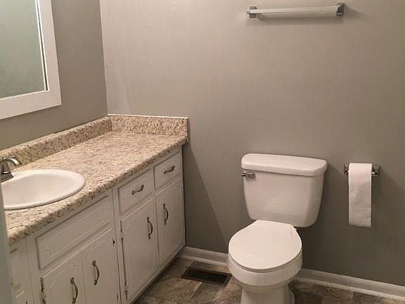 3rd image of 19 Oakhill Drive
