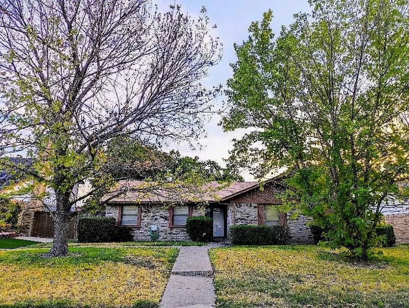 3308 Heather Glen Dr photo 1