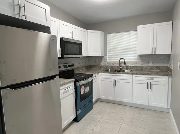 3990 Plum Tree Dr, Lake Worth, FL 33462
