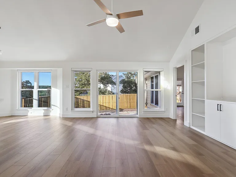 4 Concord Cir — Photo 4