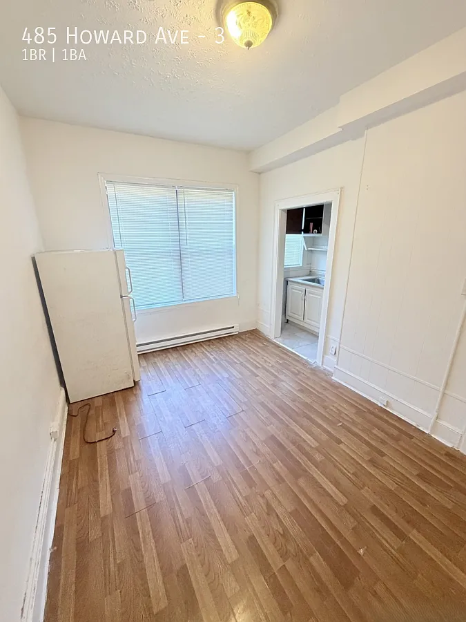 Studio, $900 — Photo 4